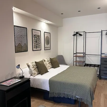 Cha Lofts & Pool Apartment