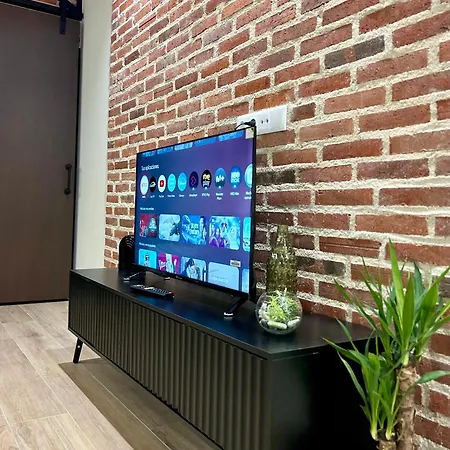 Cha Lofts & Pool Apartment