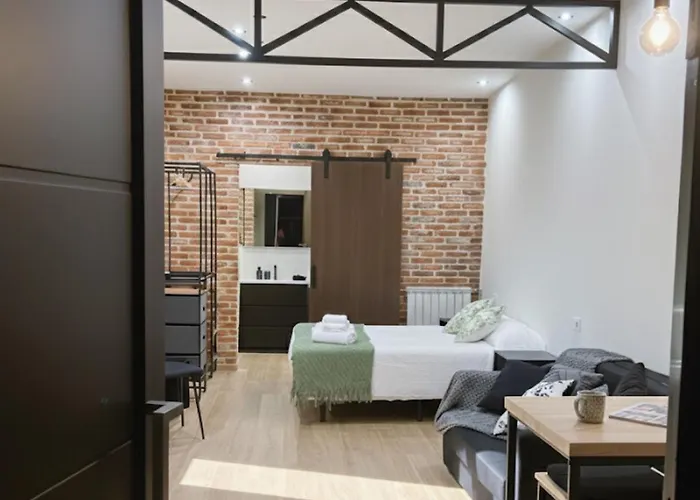 Cha Lofts & Pool Apartment *