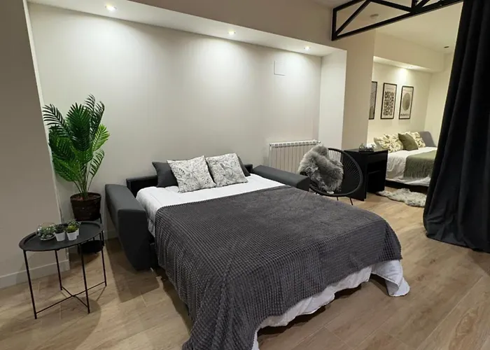 Cha Lofts & Pool Apartment